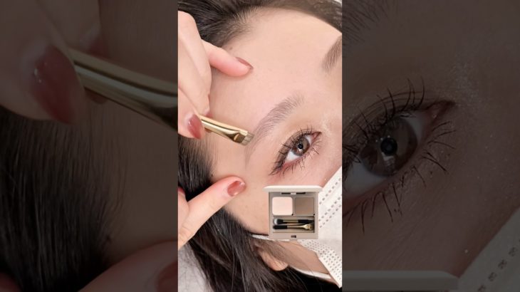 太さのある大人ナチュラル眉メイク