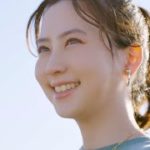 河北麻友子、日帰り手術で瞳キラキラ　ヨガを楽しむ姿も／スター・サージカル「ICL治療」CM