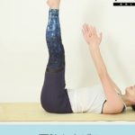 Around50歳からの大人ヨガ「ぽっこりお腹撃退ポーズ」by大友麻子先生_ヨガジャーナル オンライン