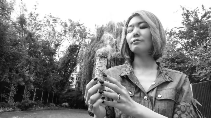 宇宙にお願い事をする方法