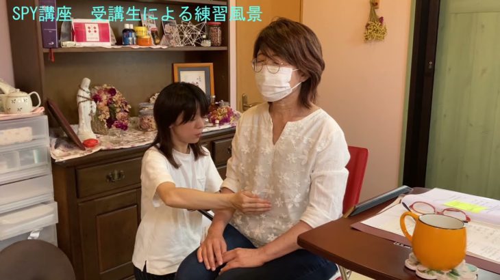 スピリチュアル・サイキック講座　受講生練習風景（精霊に導かれながらのヒーリング）