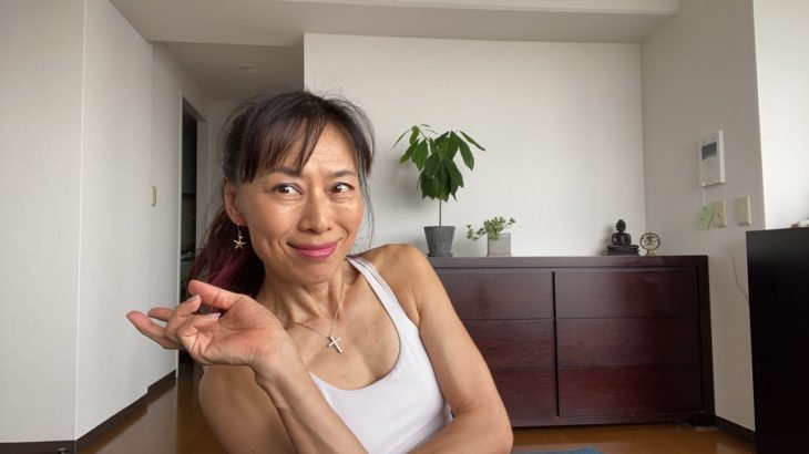 アクロアキのヨガライブレッスン60＋30ハンドスタンド