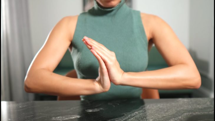 スマホ疲れに手ヨガ 【ヨガエスオンライン】