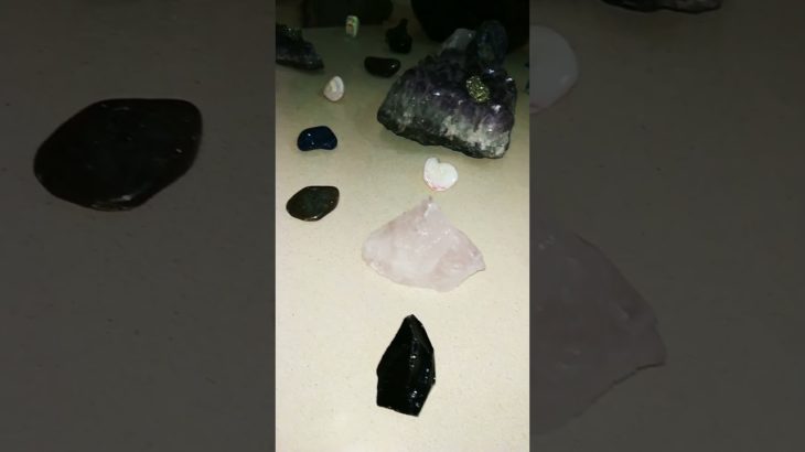 癒しとインスピレーション、知恵、愛、幸福のエネルギーを伴う瞑想