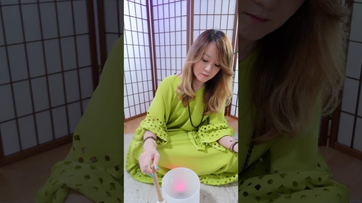 クラウンチャクラへクリスタルボール#スピリチュアル#夢叶う#ツインレイ #引き寄せ#サードアイ開眼#波動#宇宙理論#霊媒師#チャネラー養成講座#引き寄せマスター#除霊#エネルギーワーク