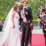 ノルウェー王女が自称「スピリチュアル指導者」と結婚、挙式の商業イベント化に批判も