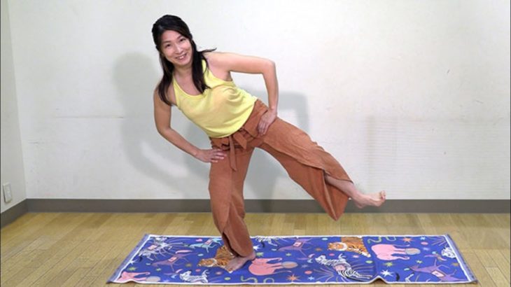 ＜スッキリ　かんたんヨガ＞四股踏みのポーズ　下半身を強化